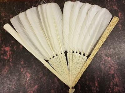 Lot 354 - Chinese. An ivory cockade fan, late 18th/early 19th century