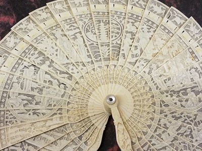 Lot 354 - Chinese. An ivory cockade fan, late 18th/early 19th century
