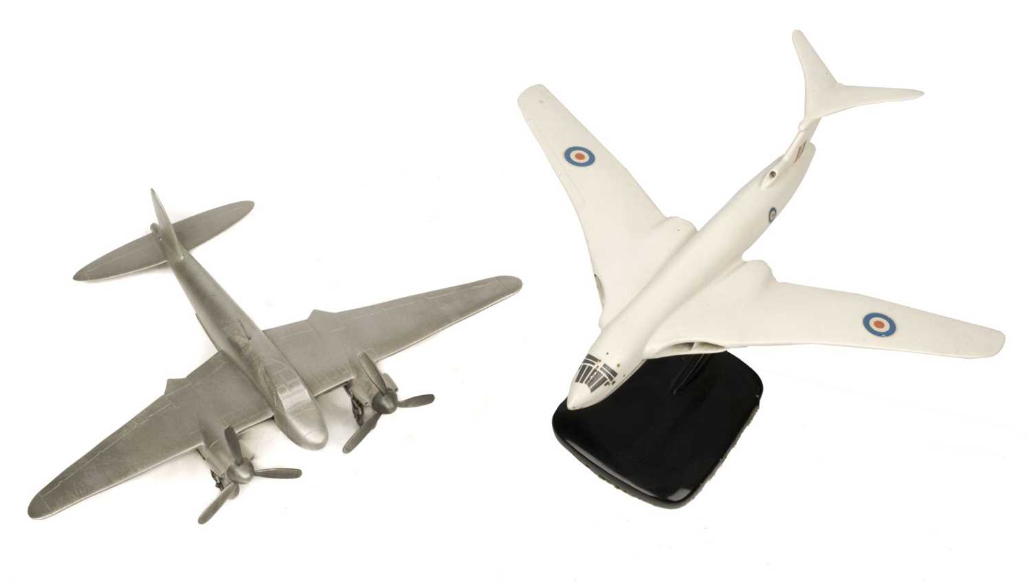 Lot 37 - Aircraft Models. A well made table top model of a Handley Page Victor plus Mosquito model