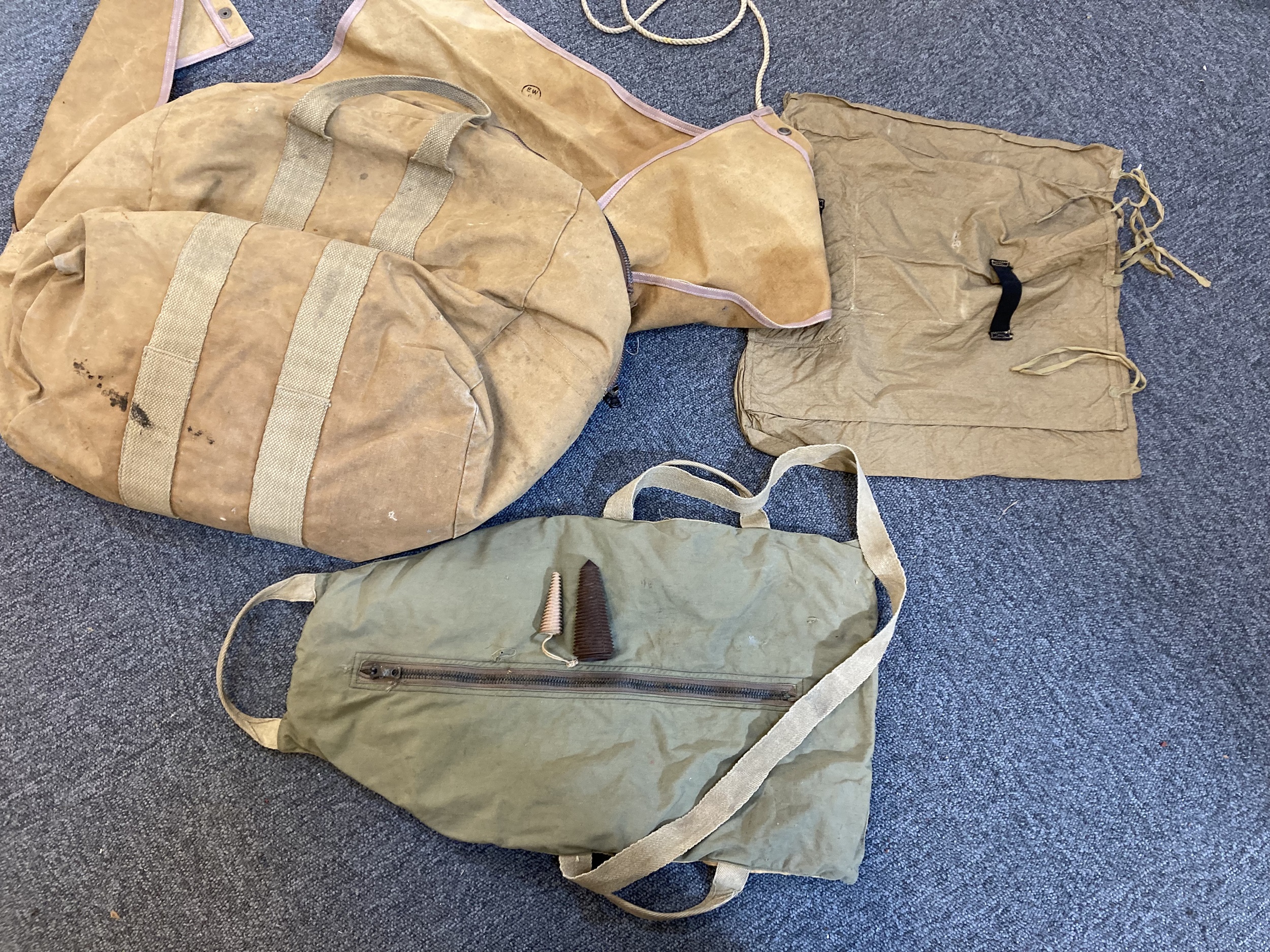 Lot 220 - RAF Beadon Suit Bag. A Beadon suit pack-pack