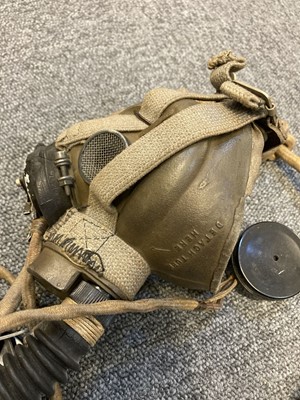 Lot 151 - RAF Oxygen Mask. A WWII RAF G Type oxygen mask