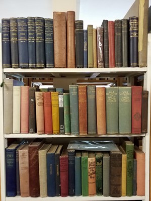 Lot 390 - WW1. A large collection of early to mid-20th-century WW1 reference books & related