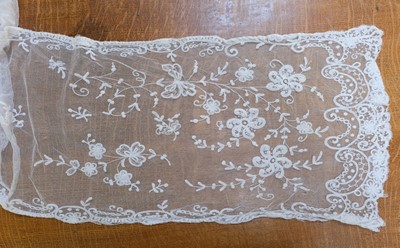 Lot 171 - Lace. A collection of lace items, some handmade, 19th-mid 20th century