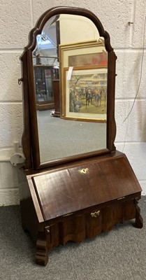 Lot 92 - Dressing Table Mirror. A Queen Anne style walnut dressing table mirror