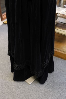 Lot 154 - Dress. An Arts & Crafts velvet gown, circa 1900
