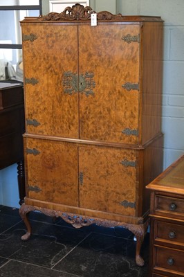 Lot 107 - Cocktail Cabinet. A Queen Anne style walnut cocktail cabinet