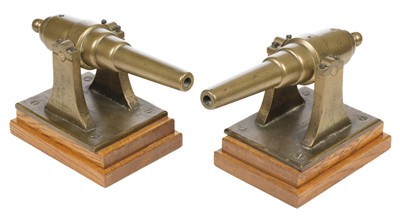 Lot 289 - Cannon. A matched pair of 19th century bronze model cannons