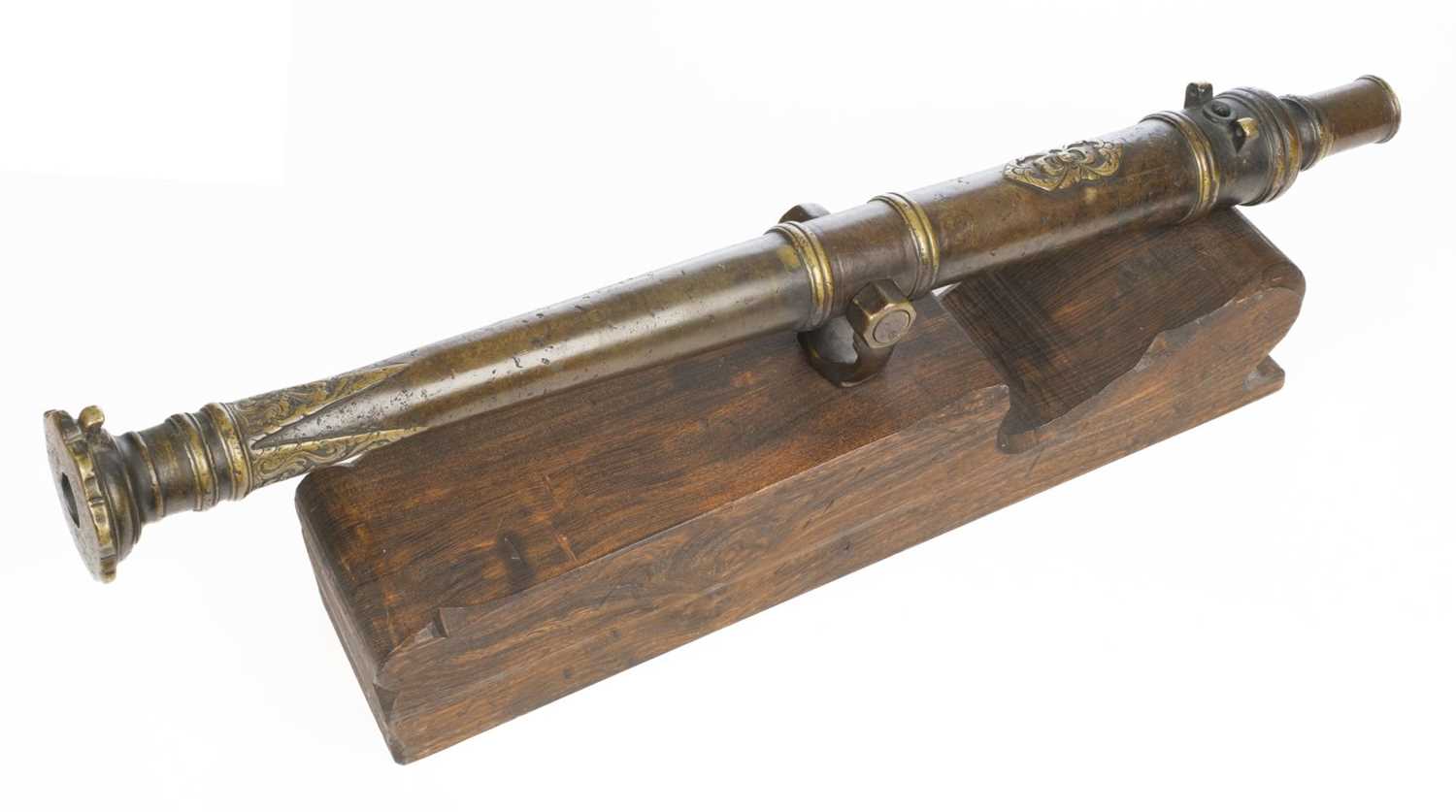 Lot 291 - Cannon. An 18th century Malayan bronze lantaka (swivel cannon)