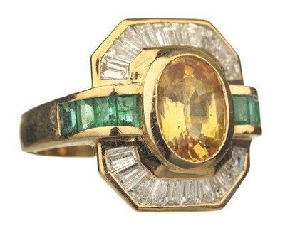 Lot 59 - Ring. An art deco style 18ct gold cluster ring
