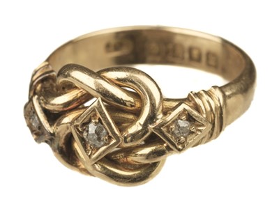 Lot 55 - Ring. An 18ct gold and diamond knot ring