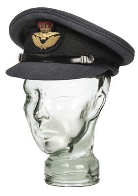 Lot 215 - RAF Cap. A post WWII RAF officers cap - Squadron Leader Eric W Seabourne