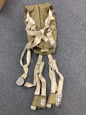 Lot 193 - Parachute. A WWII period RAF observer type parachute harness