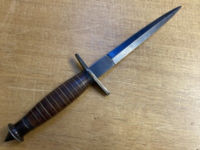 Lot 456 - Fighting Knife. An American V42 fighting knife