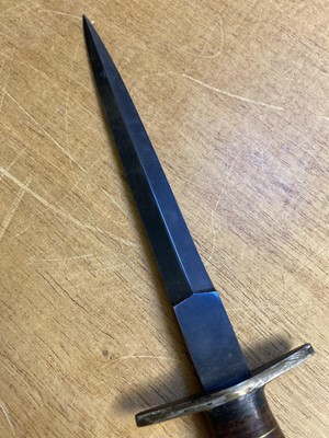 Lot 456 - Fighting Knife. An American V42 fighting knife