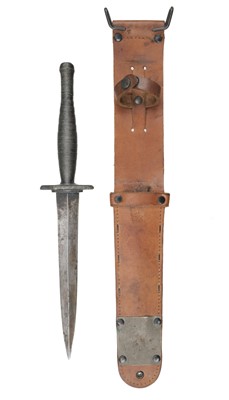 Lot 421 - Fighting Knife. A WWII American alloy fighting knife