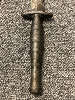 Lot 421 - Fighting Knife. A WWII American alloy fighting knife