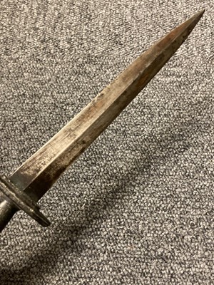 Lot 421 - Fighting Knife. A WWII American alloy fighting knife