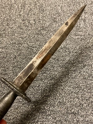 Lot 421 - Fighting Knife. A WWII American alloy fighting knife