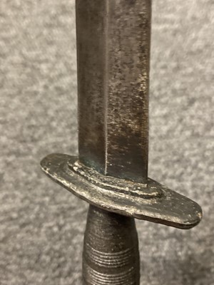 Lot 421 - Fighting Knife. A WWII American alloy fighting knife