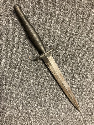 Lot 421 - Fighting Knife. A WWII American alloy fighting knife