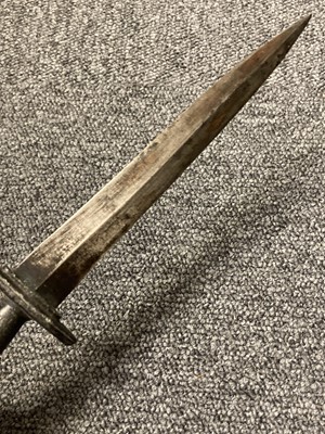 Lot 421 - Fighting Knife. A WWII American alloy fighting knife