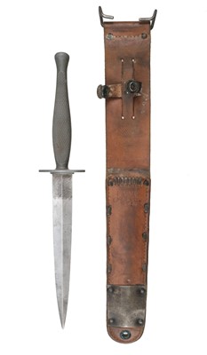 Lot 433 - Fighting Knife. A WWII American Marine Raider Stiletto