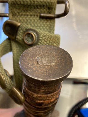 Lot 428 - Fighting Knife. A WWII American M3 Utica fighting knife (3)