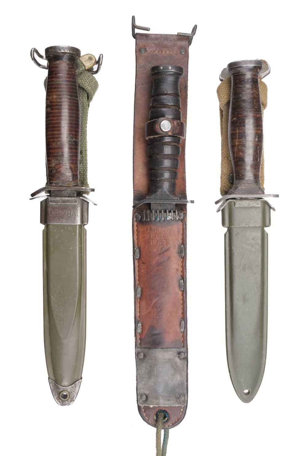 Lot 453 - Fighting Knife. A WWII period American Camillus fighting knife