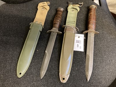 Lot 453 - Fighting Knife. A WWII period American Camillus fighting knife