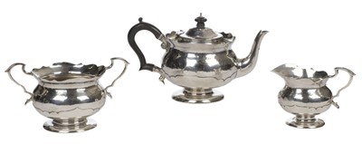 Lot 86 - Teaset. A silver 3-piece teaset by Mappin & Webb, London 1907