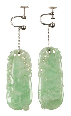 Lot 41 - Earrings. A fine pair of Chinese jade earrings