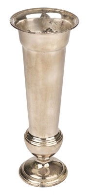 Lot 502 - Vase. A large art deco silver trumpet vase