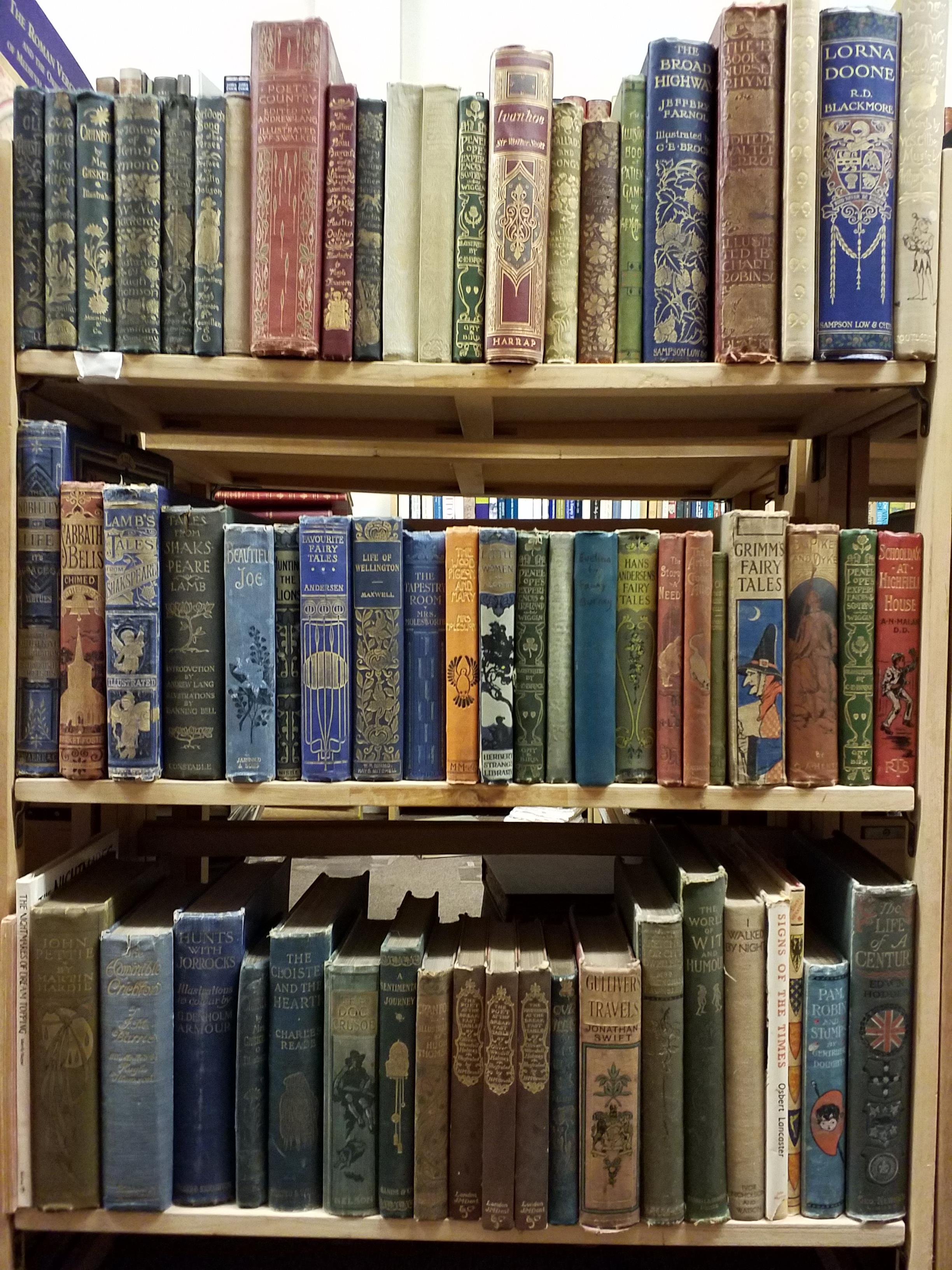 Lot 481 - Illustrated Literature. A large collection