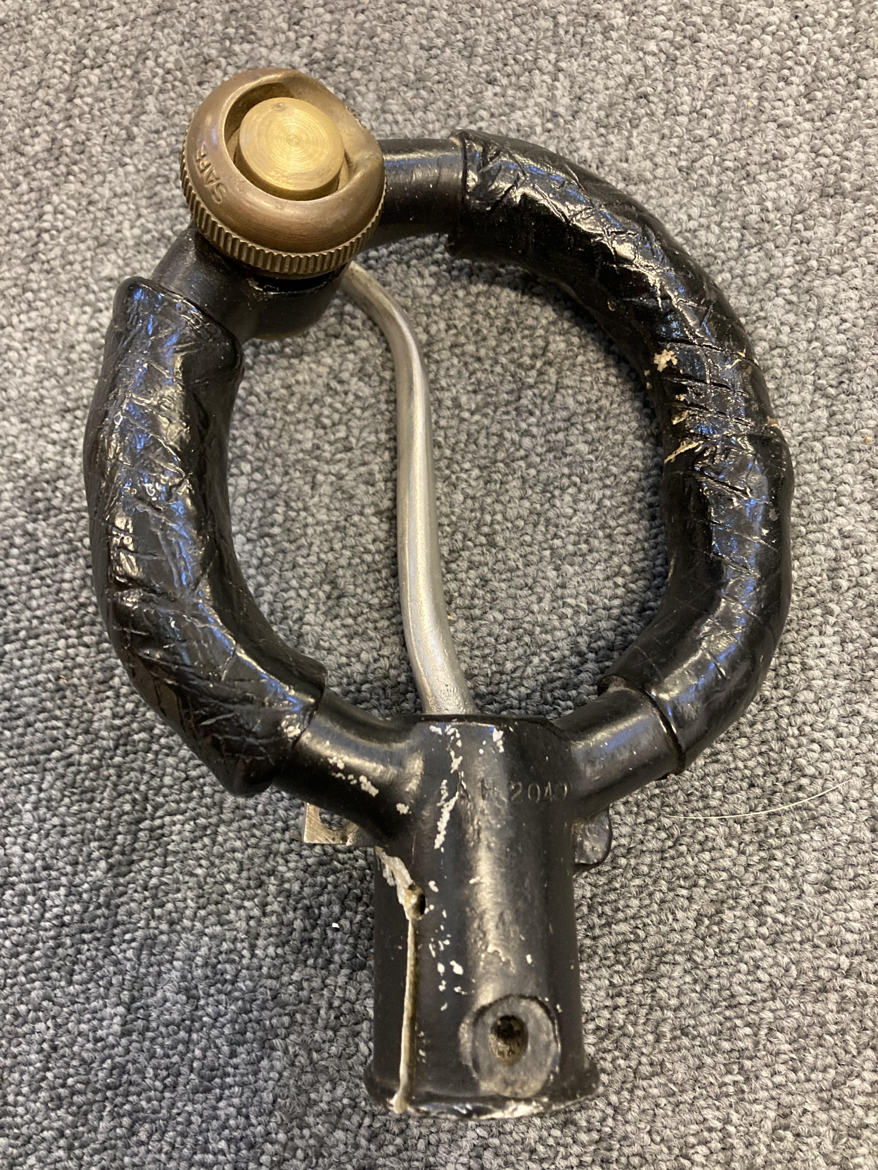 Lot 91 - Spade Grip. A WWII hurricane spade grip