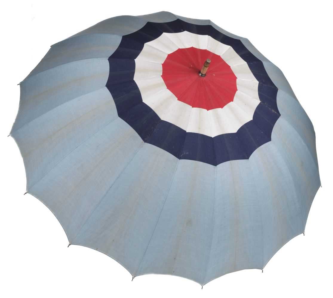 Lot 101 - WWII RAF. A rare "Lynkx Golphello" sportsman's roundel umbrella, circa 1940s