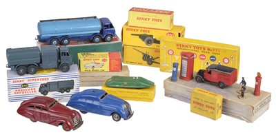 Lot 261 - Dinky Toys. A collection of 11 Dinky Toys in original boxes