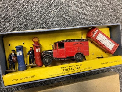 Lot 261 - Dinky Toys. A collection of 11 Dinky Toys in original boxes