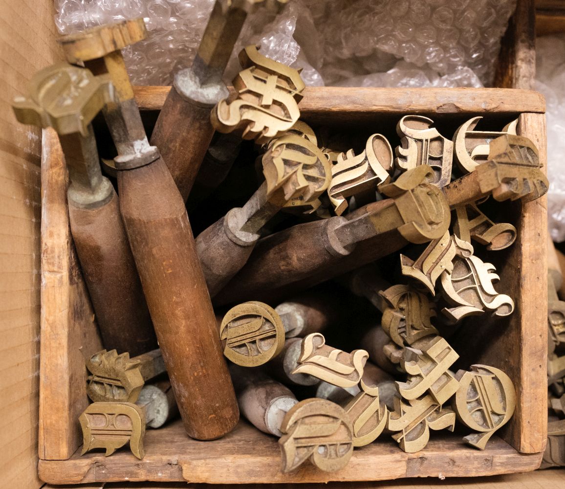 Lot 340 Handle letters. Four sets of large gothic