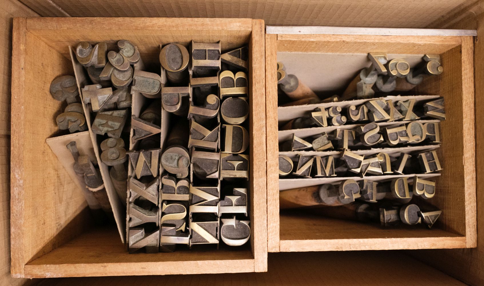 Lot 338 Handle letters. Five sets of handle letters