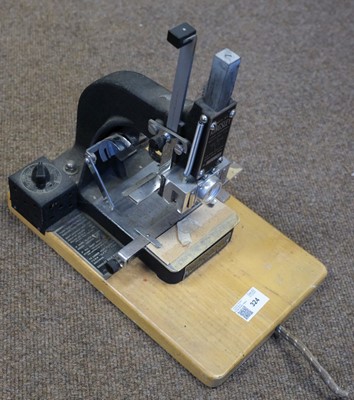 Lot 324 - Blocking machine. A small blocking machine by Kingsley Gold Stamping Machine Co., Hollywood, California, USA