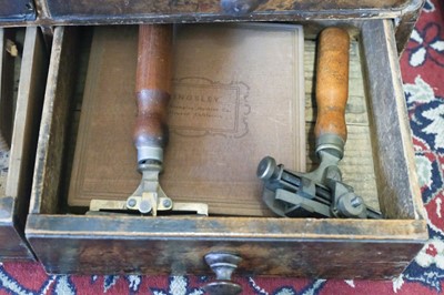 Lot 324 - Blocking machine. A small blocking machine by Kingsley Gold Stamping Machine Co., Hollywood, California, USA