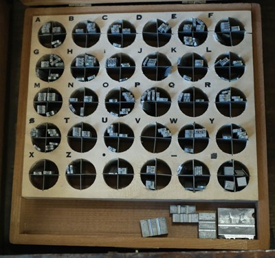 Lot 324 - Blocking machine. A small blocking machine by Kingsley Gold Stamping Machine Co., Hollywood, California, USA