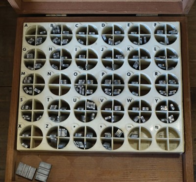 Lot 324 - Blocking machine. A small blocking machine by Kingsley Gold Stamping Machine Co., Hollywood, California, USA