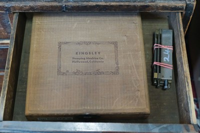 Lot 324 - Blocking machine. A small blocking machine by Kingsley Gold Stamping Machine Co., Hollywood, California, USA