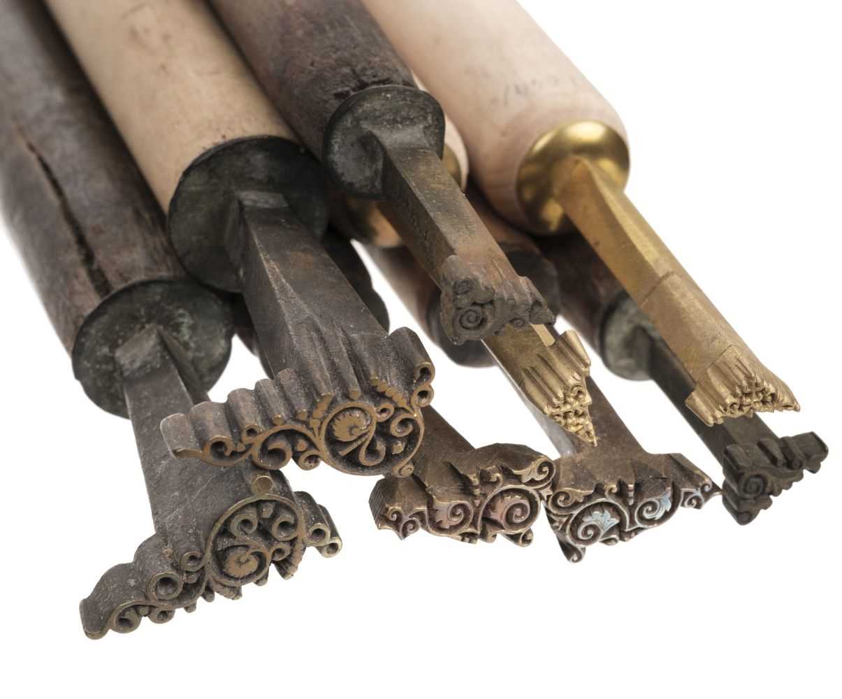 Finishing Tools Examples Lot 354 - Finishing tools. A collection of 23