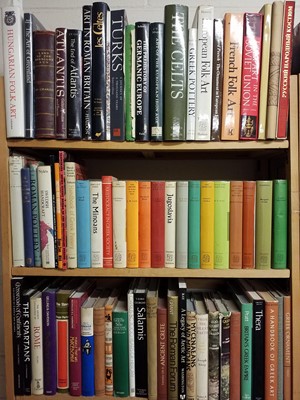 Lot 446 - European History & Art. A large collection of European history & art reference