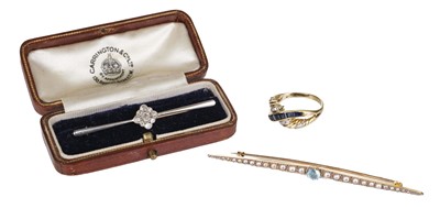 Lot 475 - Mixed Jewellery. A modern 14K gold ring plus two 15ct gold brooches