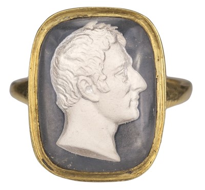 Lot 564 - Duke of Wellington. A Victorian yellow metal gents mourning ring circa 1852