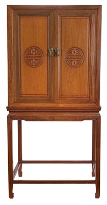 Lot 531 - Collectors Cabinet. A modern eastern hardwood collectors cabinet on stand