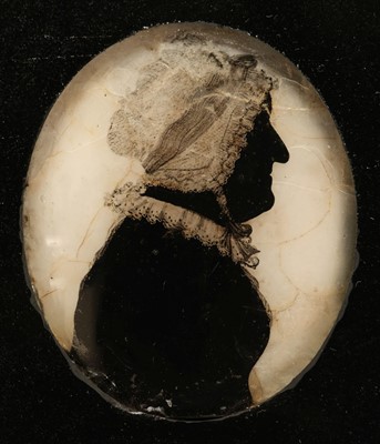 Lot 117 - Silhouette. Portrait of an older woman, early 19th century